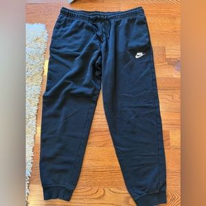 BLACK NIKE JOGGERS